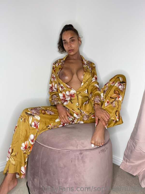 Good morning? Are you a fan of satin? 🤭 1