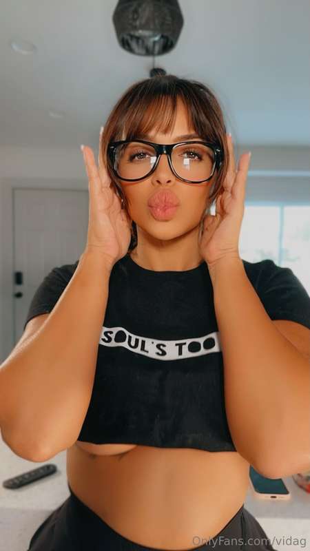 Blow me a kiss 💋