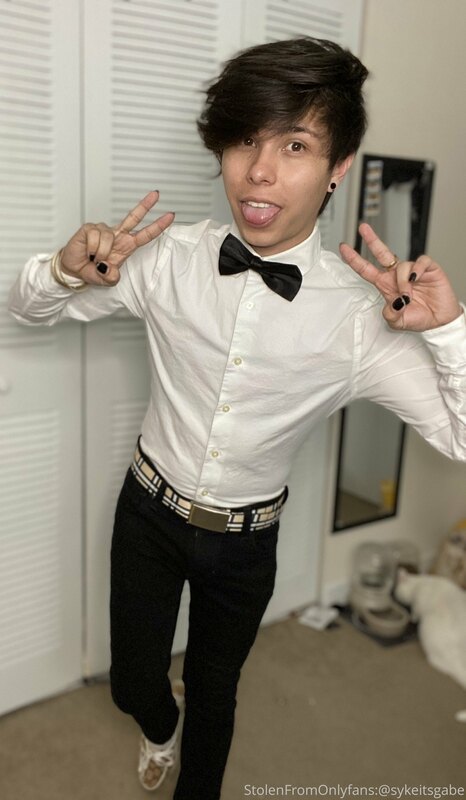 Soooo, anyone into guys in suits like I am ?? Here’s the pic.. 11