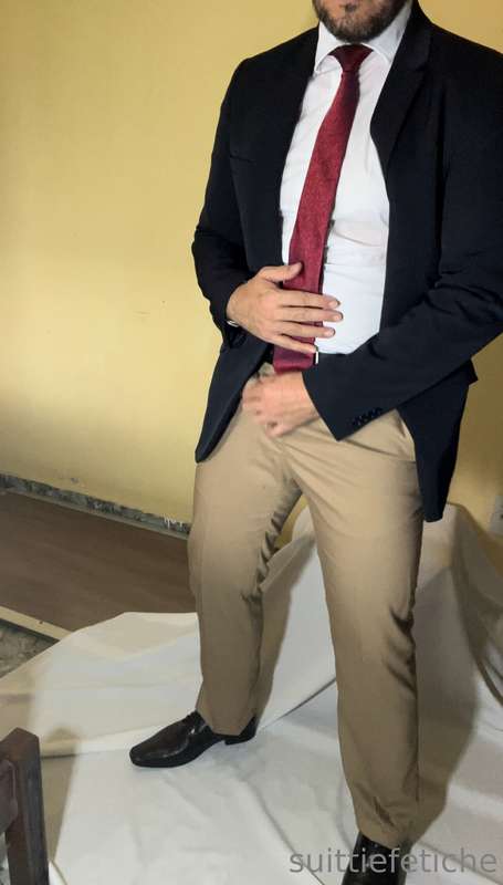 Cada vez me dá mais vontade de vestir roupa social. Gozo fác.. 15