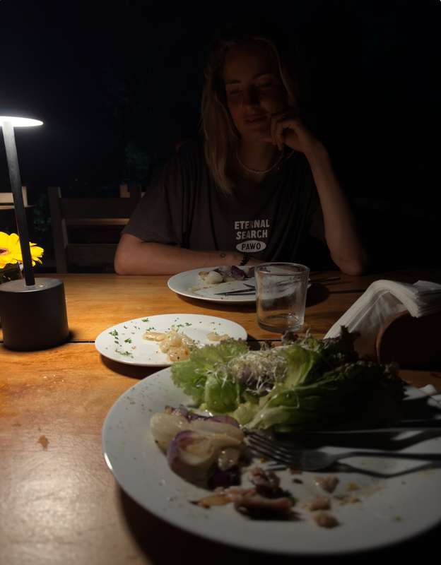 We went on a date to a really nice restaurant yesterday 🌹 2