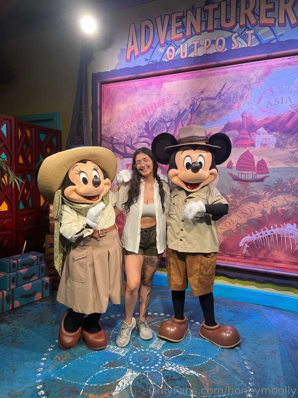 Minnie asked me to do a threesome and I got shy 😳