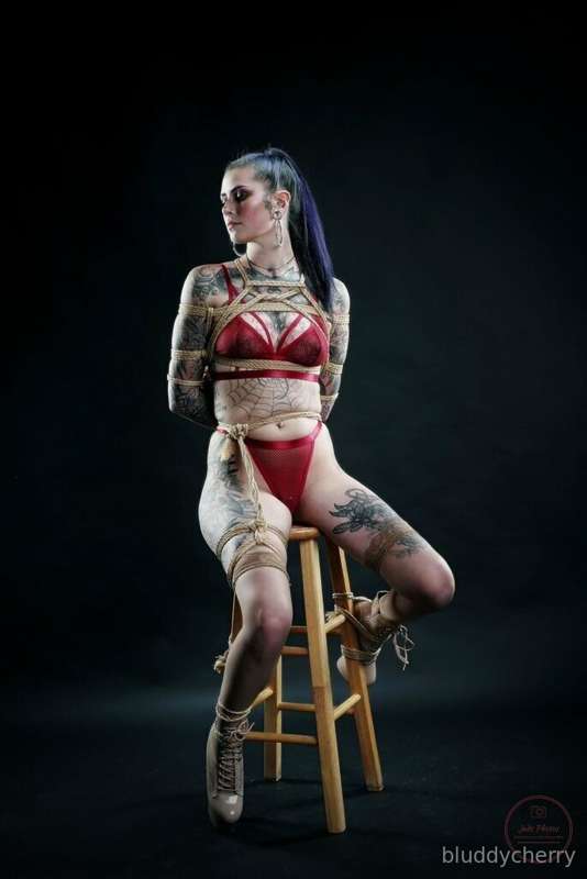 🖤🕷️🕸️My gorgeous 6 foot, tattood, blue collar, Yallternative.. 4