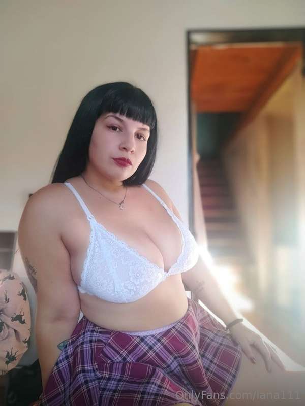 Hi I'm @mailen_006 , a latin girl with curves very funny and..