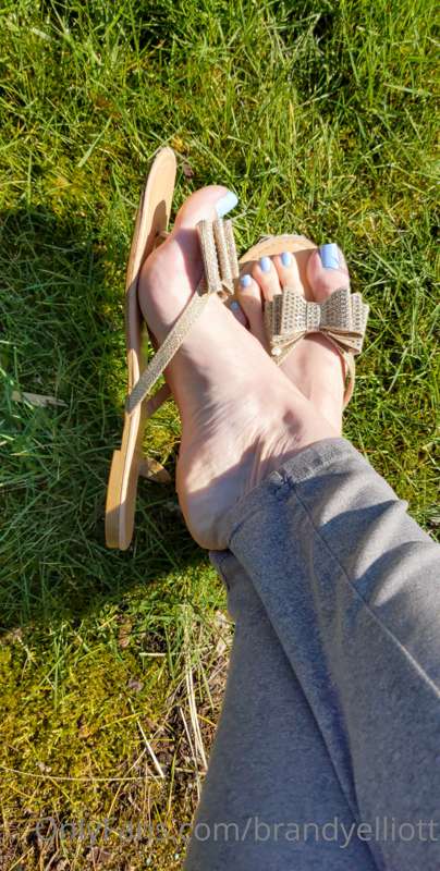 Blue Toes and Gold Flip Flops

Outside enjoying the warm sun..
