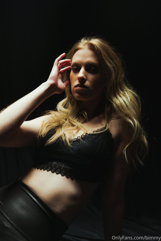 MY FIRST SET IS HERE! 
-- SHADOWS: Photo Post 1 of 2 -- 

Th.. 14
