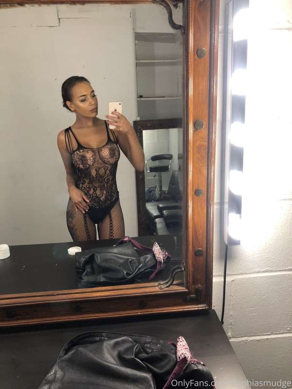 A few body stocking pictures from a photoshoot a while back .. 1