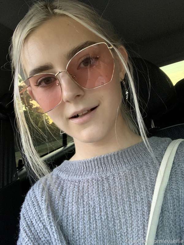 *hi! tell me im cute* 😈 
Spoil me on this post with $5 or mo..