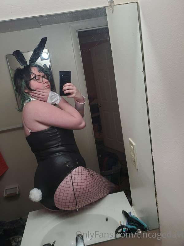 can i be your bunny for the night 🖤🤍 ?

thank your fellow ho.. 13