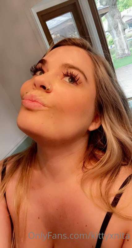 Monday is for naughty Stepdaughters!  Want to play?  @kittyk..