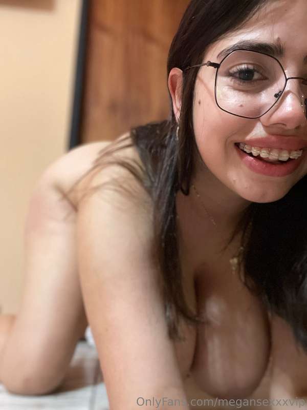 Megansexxxvip - Onlyfans - 17 Oct, 2024