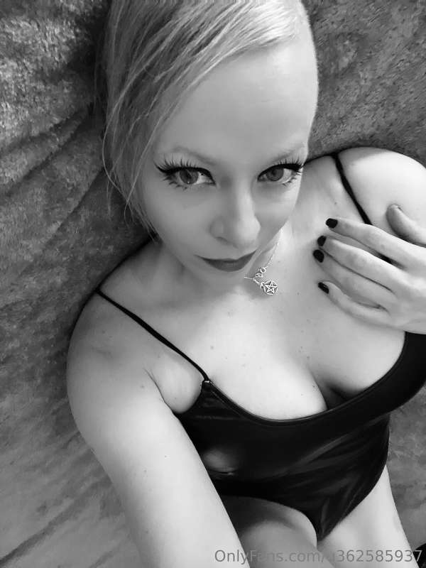 happy Tuesday, loves 🖤🖤🖤🖤 15