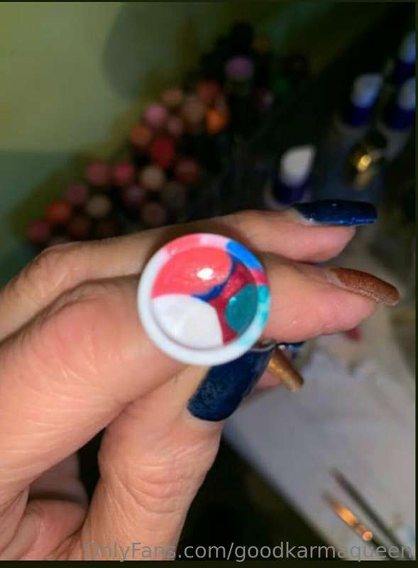 I have SO MUCH FUN blending 2+ shades of LipSense together t..