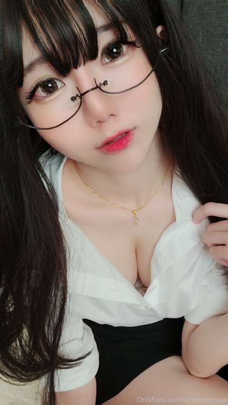 Chotto..isnt this too close?
Are you staring at my eyes 👀 i ..