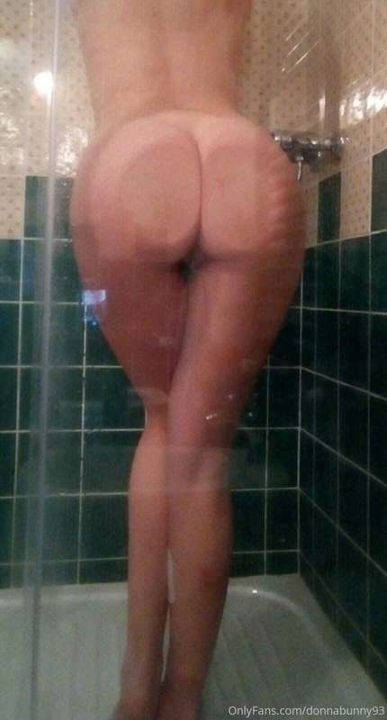 Time for a shower 💦   (2018) 1