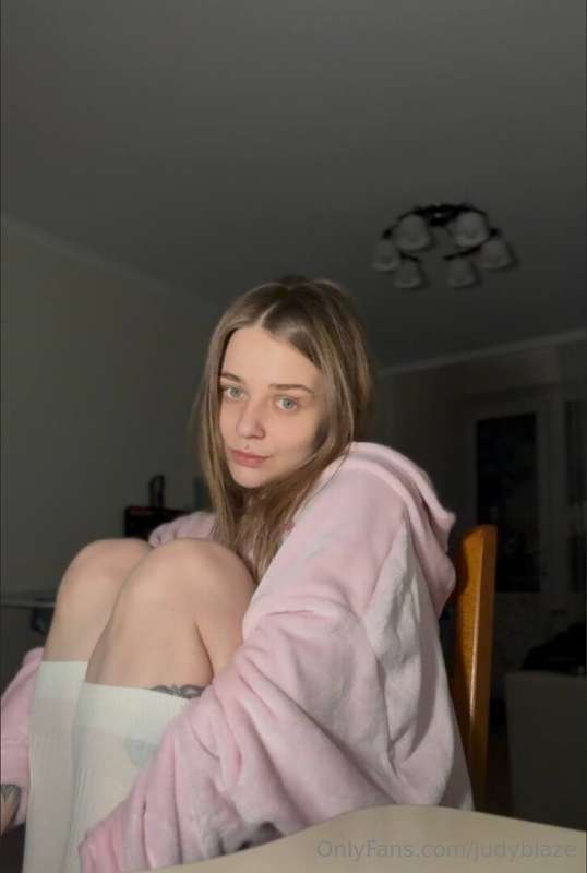 Horny babe 👱🏼‍♀️ @stella_joy just turned her page FREE 💛@ste..