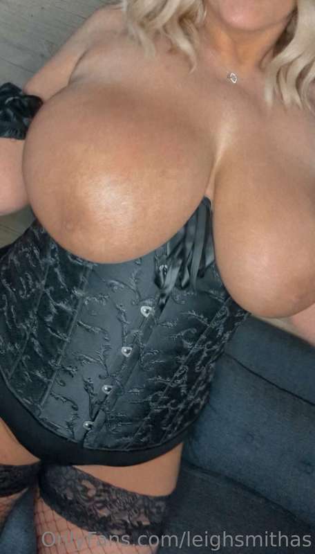 It's Tuesday, if course we get our tits out!
