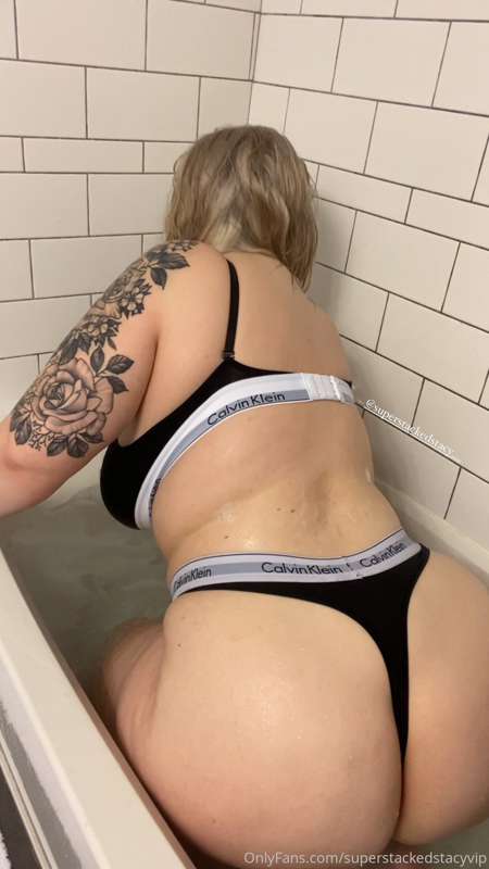 Here are some of my pictures from my bathtub photo shoot! Do..