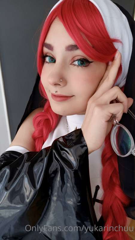 La hermana yukari siempre lista para la misa de los domingos.. 2