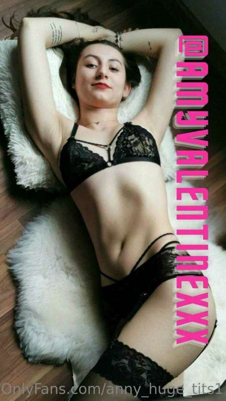 I am instantly wet when I can make men hard 🍆 jerk off 😝 and..