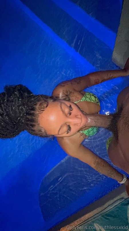 pretty lips came over & we had our own Mini pool party🥹🏝️❤️ .. 18