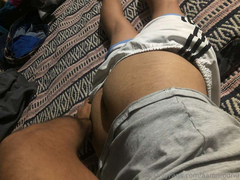 aquí esperando a que alguien venga y me joda 🥵