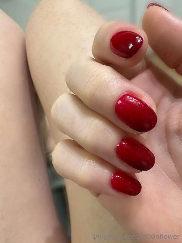 Guess who did her nails today! 👸  1