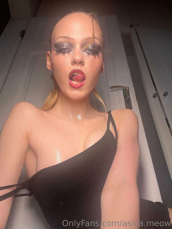 Mistress wants to show you 💦💦💦