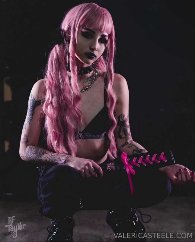 throwback to december 2019- the first ever topless photoshoo.. 4