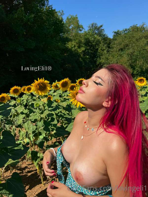 Last photos of this set 😊 what else would you like to see me.. 1