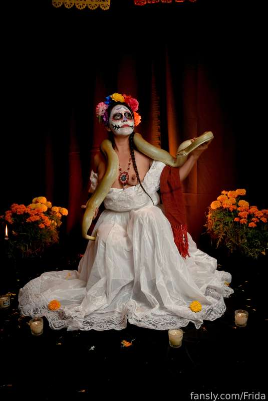 Frida - Fansly - 03 Nov, 2021